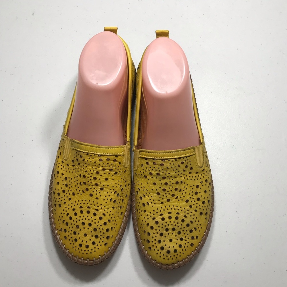Women's Vaqay Yellow Perforated Slip-On Shoes Loafers size 42 10.5 SB-